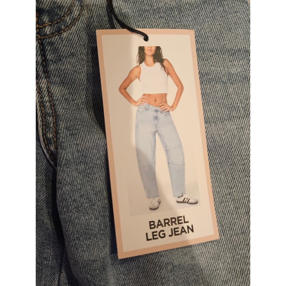 BCBG generation barrel leg jeans new womens 3/26 light wash front seam - Picture 2 of 6